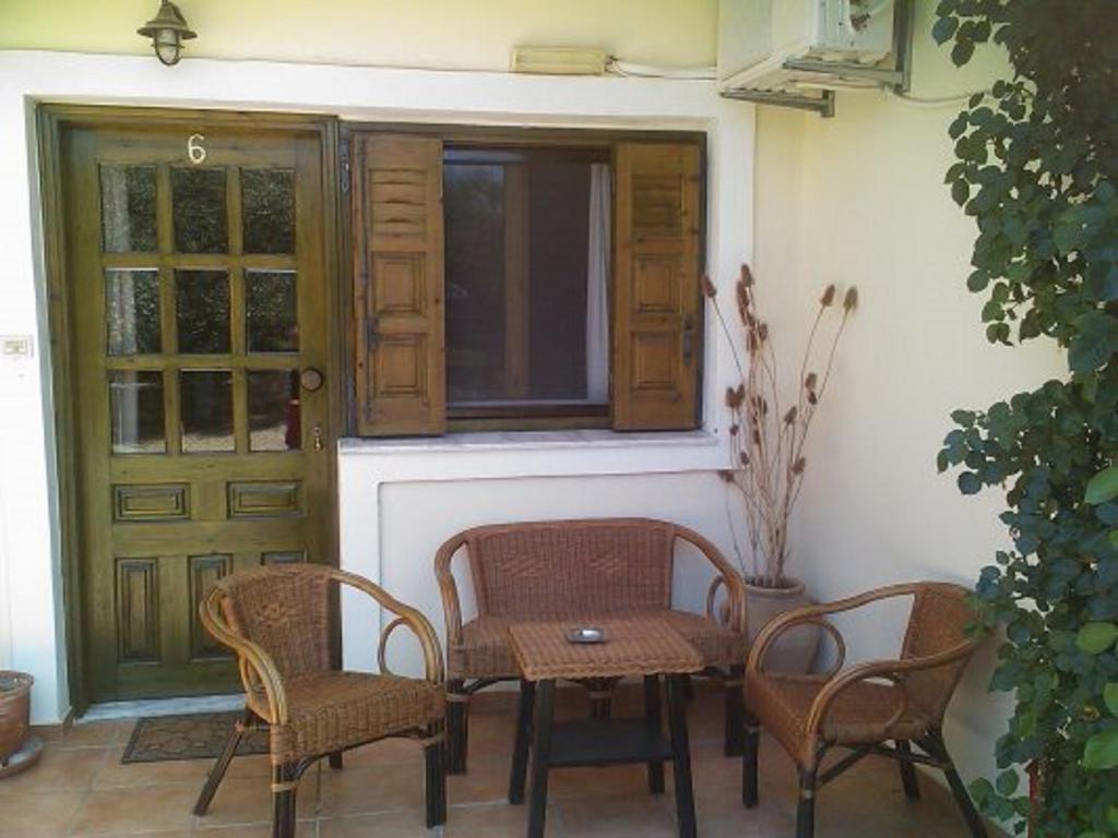 Rent Rooms Alexiou Limni  Bilik gambar